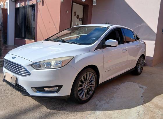 FORD FOCUS 2.0 TITANIUM FASTBACK 16V FLEX 4P POWERSHIFT
